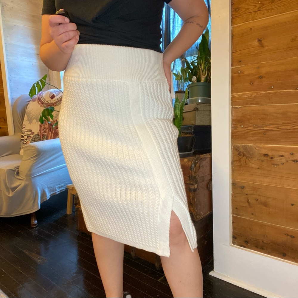 Winter white knit pencil skirt 💙❄️